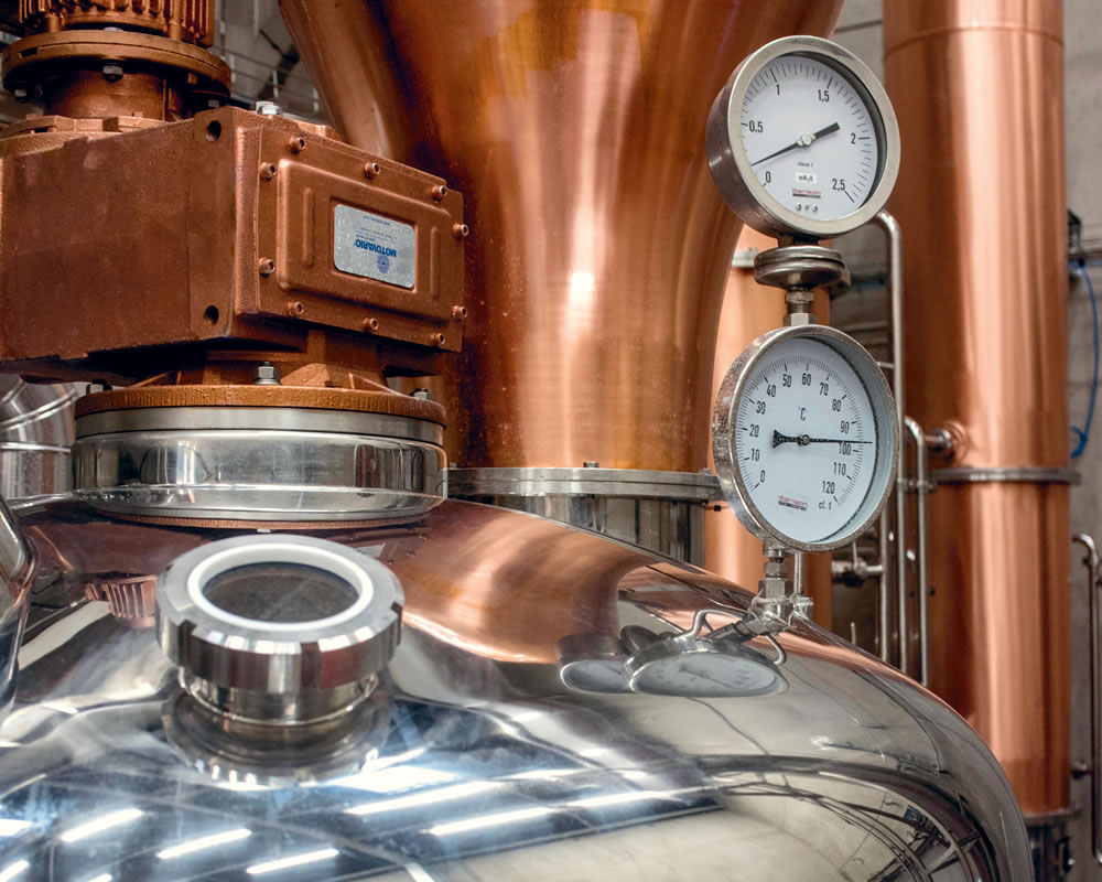 Artemisia museum au coeur de patrimoine historique de la montagne de Lure : machine distillation